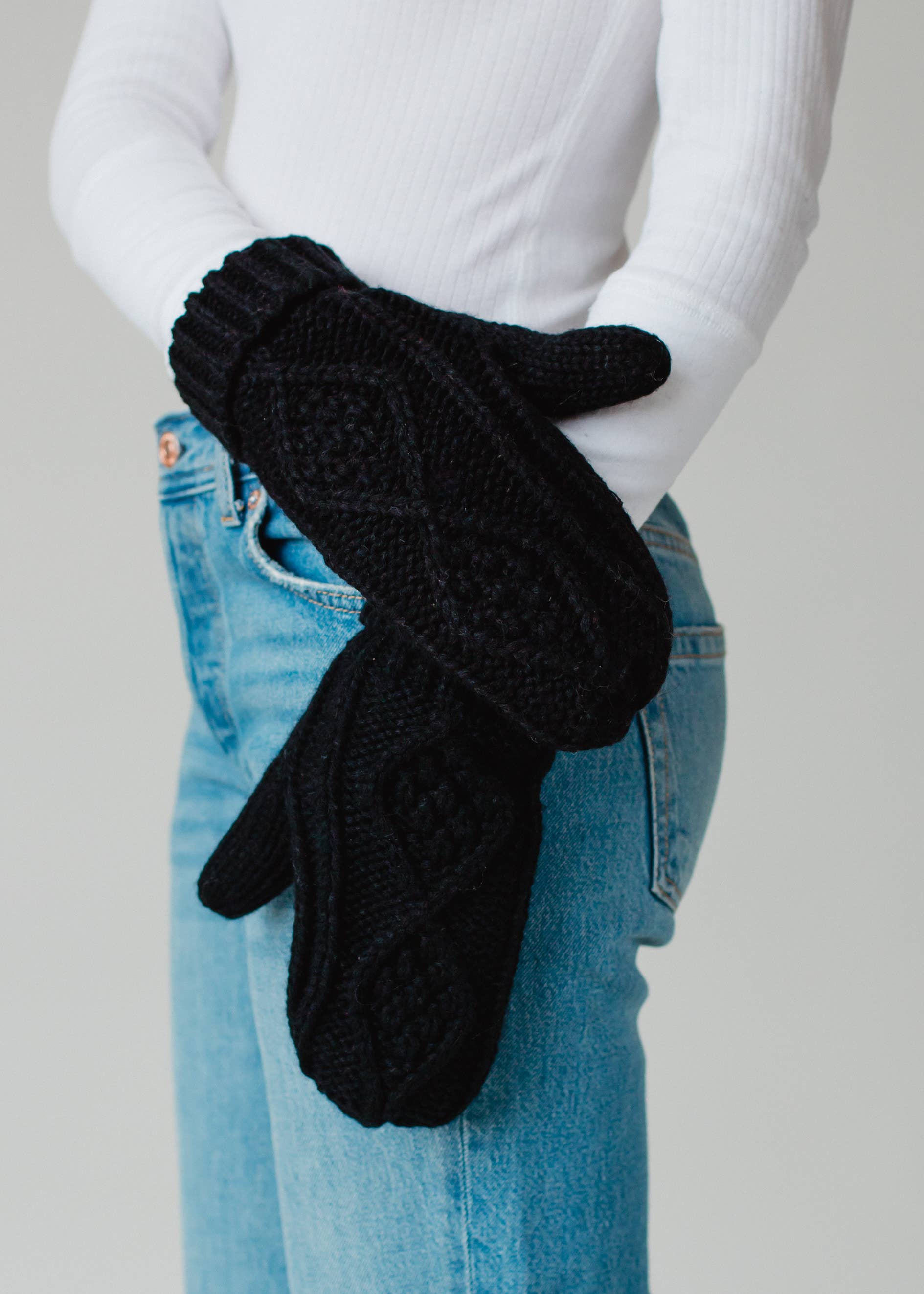 Tezz Black Cable Knit Mittens