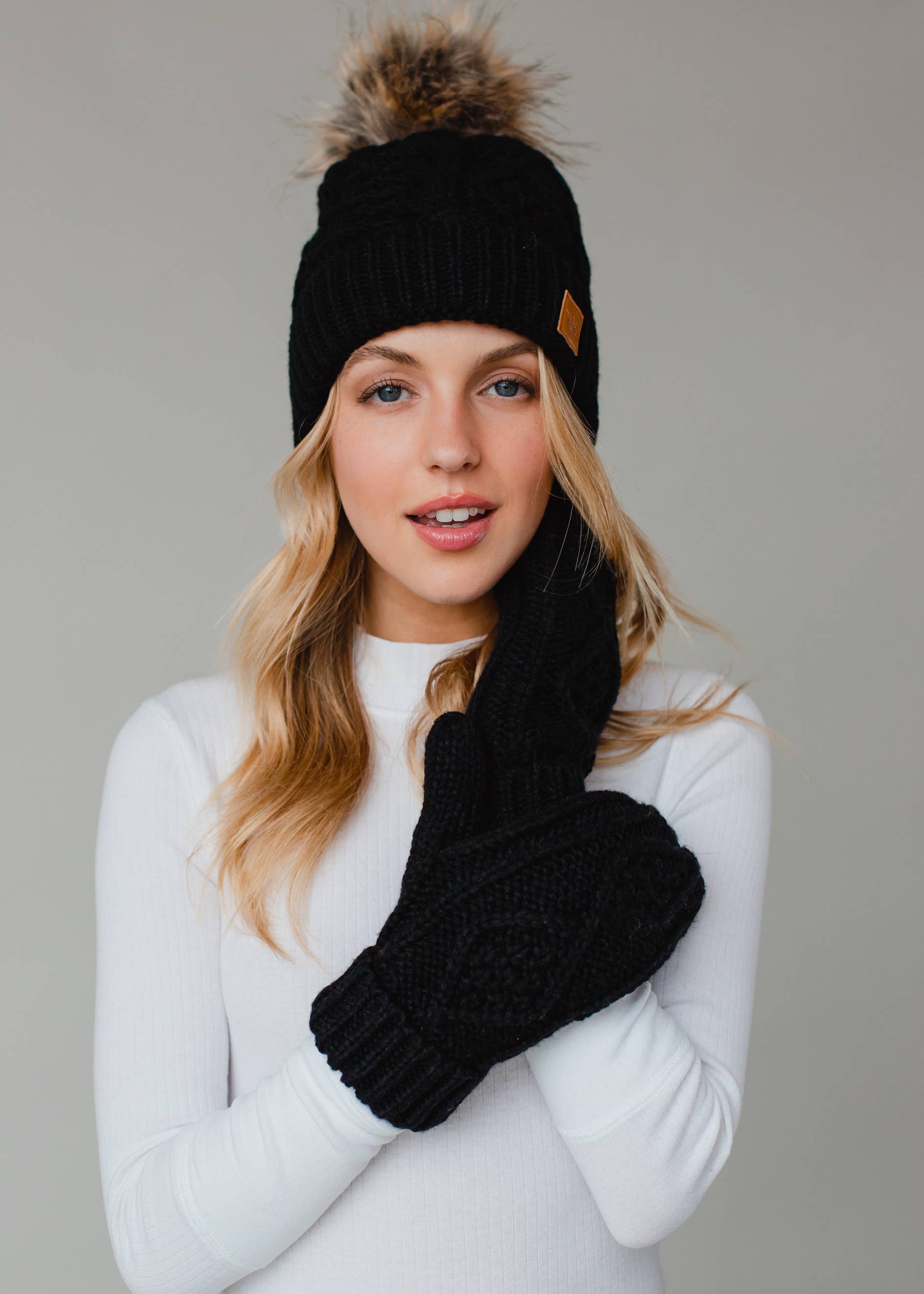 Tezz Black Cable Knit Mittens